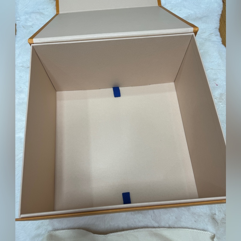Authentic Louis Vuitton Box Medium - image 2
